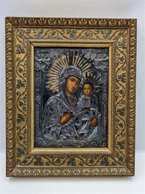   La Virgen de Smolensk - Un Retrato Divino Enmarcado en una Aura Mística